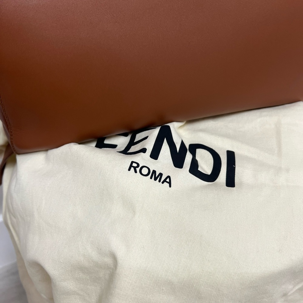Authentic FENDI Peekaboo - Picture 7 of 8